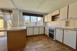 Kitchen/Breakfast Room- click for photo gallery